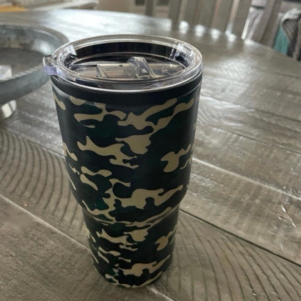 Camouflage Tumbler with Lid NEW 24oz